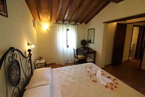 4 bedrooms, bed sheets