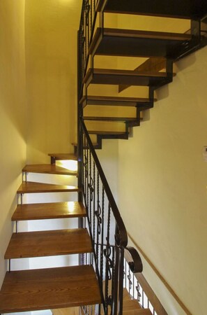 Stairs, Handrail, Interior Design, Baluster, Metal, Wood Stain, Hardwood, Wood Flooring, Paint - Beautiful private villa for 7 people with private pool and TV (Città Di Castello)