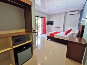 1 bedroom, free WiFi, bed sheets - Charms Hotel (Coron)