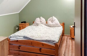 4 bedrooms, travel cot, free WiFi