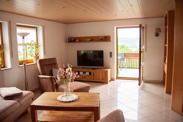 Smart TV, books, stereo