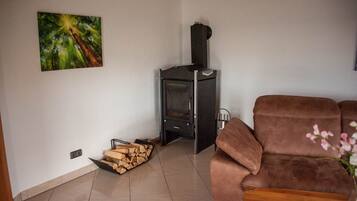 Smart TV, books, stereo