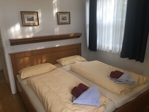 2 camere, culla da viaggio, Wi-Fi gratuito, lenzuola