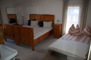 3 bedrooms, iron/ironing board, WiFi, bed sheets