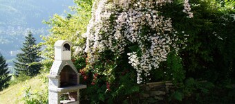 とても静かな場所にある居心地の良いコテージと美しい景色