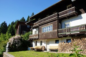 Exterior - Cozy cottage in a quiet location and wonderful views (Bad Gastein)