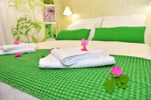 Iron/ironing board, WiFi, bed sheets, wheelchair access