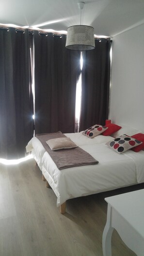 1 chambre, fer et planche à repasser, Wi-Fi gratuit, draps fournis