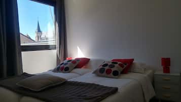 1 habitación, tabla de planchar con plancha, wifi gratis y ropa de cama