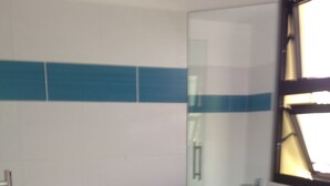 A bathroom with a toilet, sink, and mirror. - Ouemoplage Araucaria independent studio in a villa (Magenta)