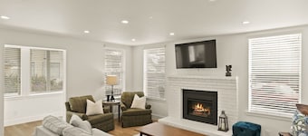 2021 Remodeled Victorian in Excellent Location, Close to Beach and Downtown