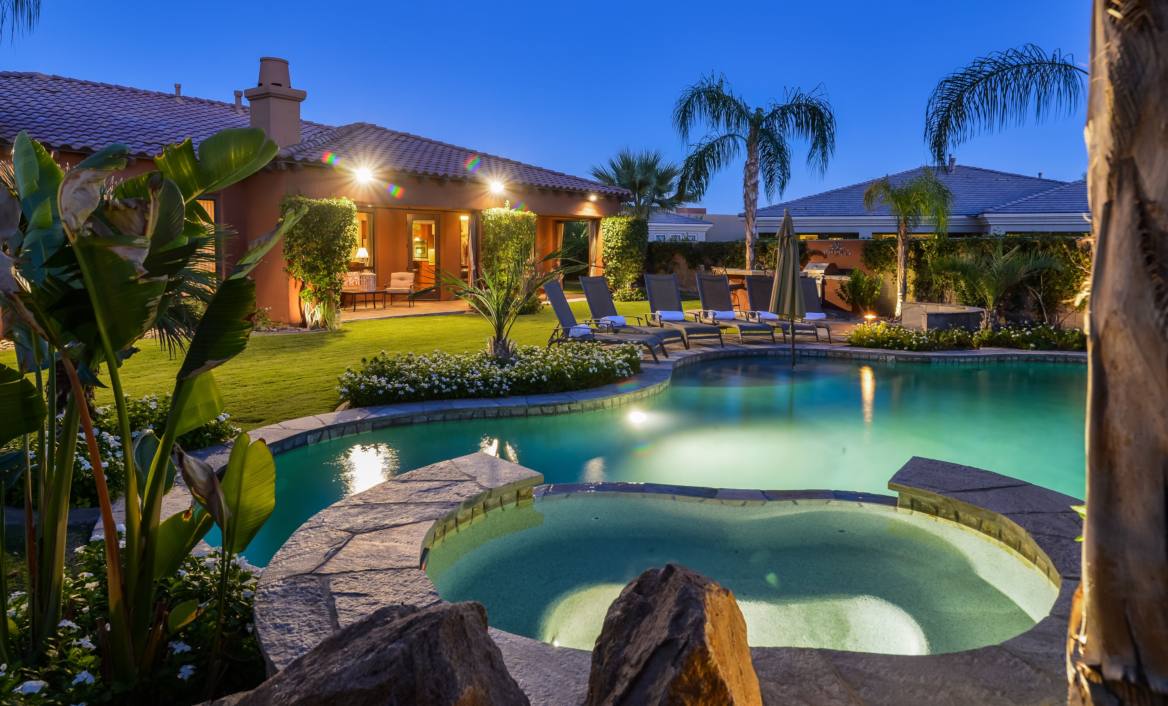 حمّام سباحة خارجي