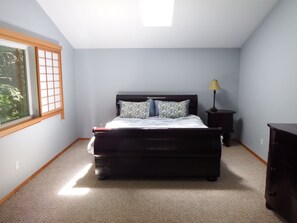 4 Schlafzimmer, Schreibtisch, Bügeleisen/Bügelbrett, WLAN