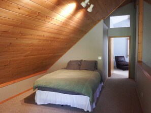 4 bedrooms, desk, iron/ironing board, WiFi