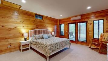 6 bedrooms, desk, iron/ironing board, free WiFi