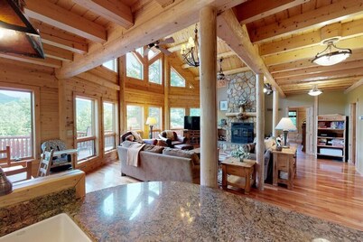 Grand Meadows Lodge, Ultimate Log Luxury, Stunning Views, Hot Tub & Sauna, EV Charger, 3D Tour