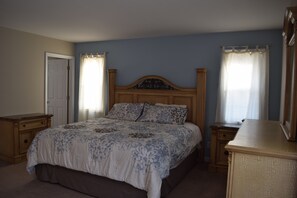 2 bedrooms, iron/ironing board, free WiFi, bed sheets