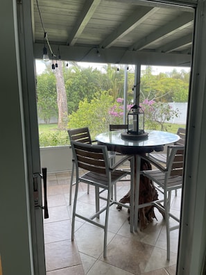 Dining - Quaint Florida Cottage West of US 41 and only 1.5 Miles from Beach! (Bonita Springs)