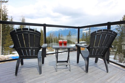 Unparalleled Modern Luxury with Panoramic Mountain Views 4Br/3.5Ba