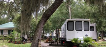 Beautiful Get-away - Ocala National Forest @ Salt Springs Resort- Loaner kayaks!