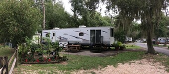 Beautiful Get-away - Ocala National Forest @ Salt Springs Resort- Loaner kayaks!