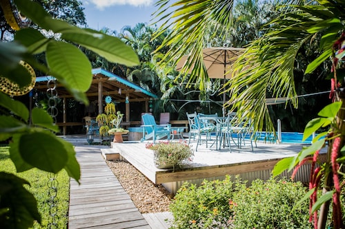 2/2, Davie/Ft. Lauderdale “Quiet/ Pool” Garden Home