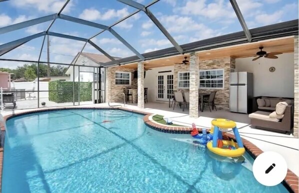 Pool - Amazing house with Pool4b(4b just 9 minutes from Ventura country club golf (Orlando)