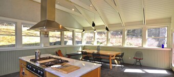 HUGE KITCHEN 4 Private Acres, 7 Min to Town, AC, Fireplace - Opt. Studio addl.