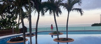 A pool and a beach… What else do you need? Check out my REVIEWS! GREEN!