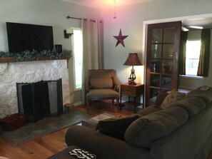 Smart TV, offices - The Rock House - 1 bdrm, 1 bath Salem Missouri Vacation Rental (Salem)