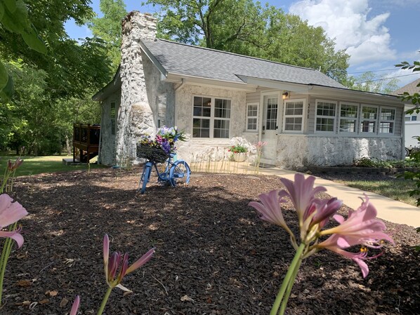 Property grounds - The Rock House - 1 bdrm, 1 bath Salem Missouri Vacation Rental (Salem)