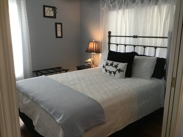 1 chambre, fer et planche à repasser, Wi-Fi gratuit, draps fournis