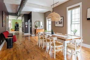 Interior - Quaint Downtown, Walk to Dinner & Shops, Rooftop, Great for Groups, 10+ Beds (New Albany)