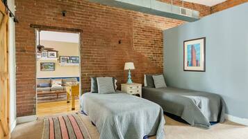 4 bedrooms, desk, iron/ironing board, free WiFi