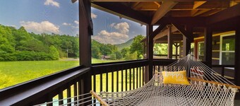Private with large yard, community pool , fishing, game room, pets, easy access 