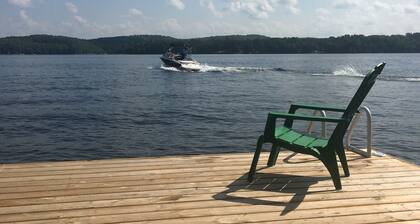 Muskoka, Cozy 3 Bedroom / 2 Bathroom Cottage located on the coveted Lake of Bay