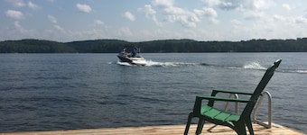 Muskoka, Cozy 3 Bedroom / 2 Bathroom Cottage located on the coveted Lake of Bay