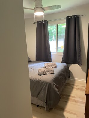 3 bedrooms, desk, free WiFi, bed sheets