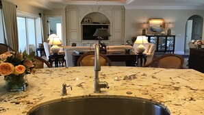 Dining - Beautiful Pool Home in Park Shore Just 1/2 Mile from the Beach (Naples)