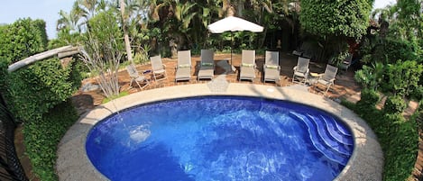 Ulkouima-allas, lämmitetty uima-allas