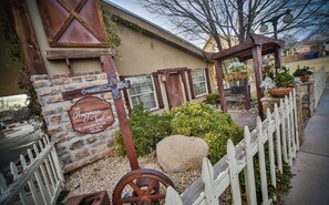 Exterior detail - Stay in the Zion themed inn!3348714 a new 2nd rental. The Silo Inn (Washington)