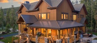 5Stars! "Like Staying at the Ritz!" Luxury in-town Home, Amazing Views & Hot Tub