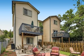 Outdoor dining - Historic Westside Home: Central Location, AC & Game Room (Colorado Springs)