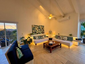 TV - Luxury Loft with Private Pool in Ixtapa (Ixtapa)