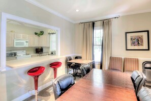 Dining - Ocean Walk H-14: 2 bed/2 bath upstairs condo (Saint Simons Island)