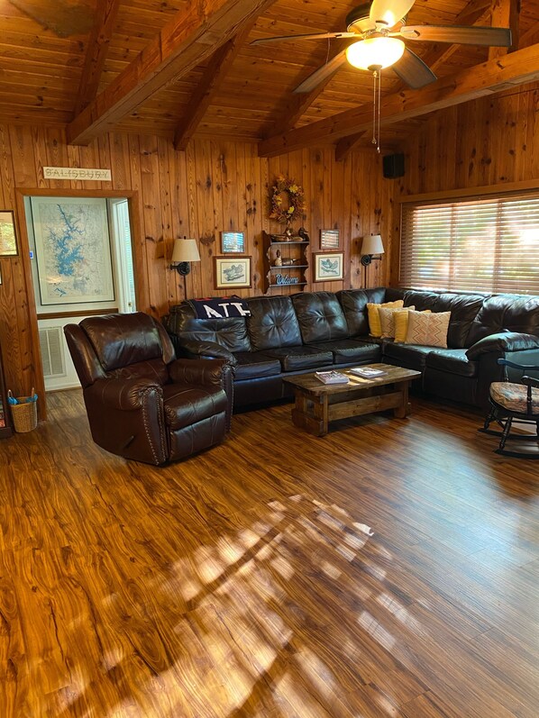 Smart TV, fireplace, DVD player, books