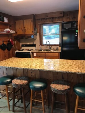 Fridge, microwave, oven, stovetop - Lake Front Cottage, 300' of Shoreline, Large Private Pier, and Great Location. (Mooresville)
