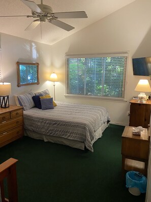 2 bedrooms, desk, iron/ironing board, travel cot