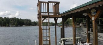 Lake Front Cottage, 300' of Shoreline, Large Private Pier, and Great Location.