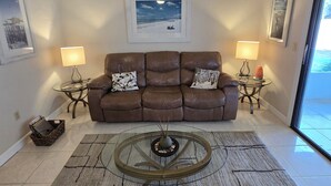 Unclassified image, 5 of 54, button - 2/2, pet friendly, town home in citrus hills. Central to all golf courses! (Hernando)